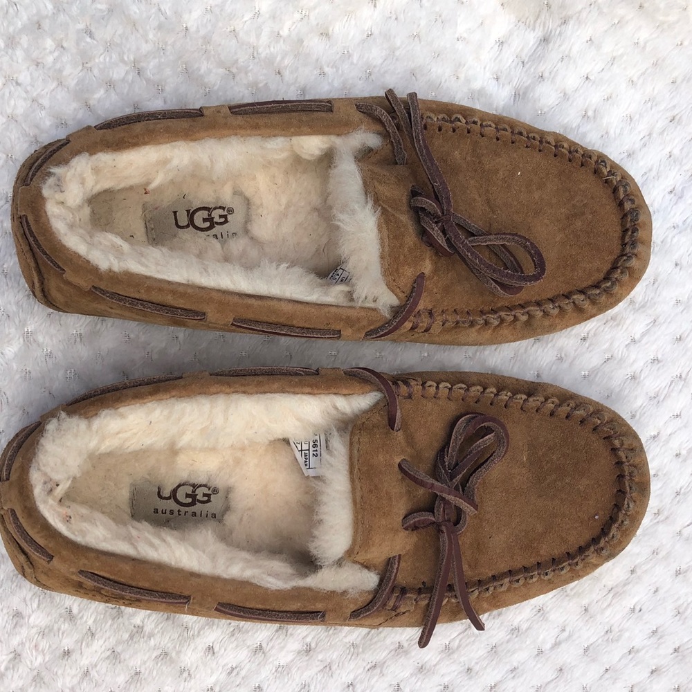 Authentic UGG Slippers Size 6 Women’s (Unisex)
